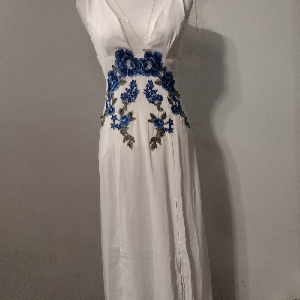 SALE M/2 maxi white dress when u want to impress